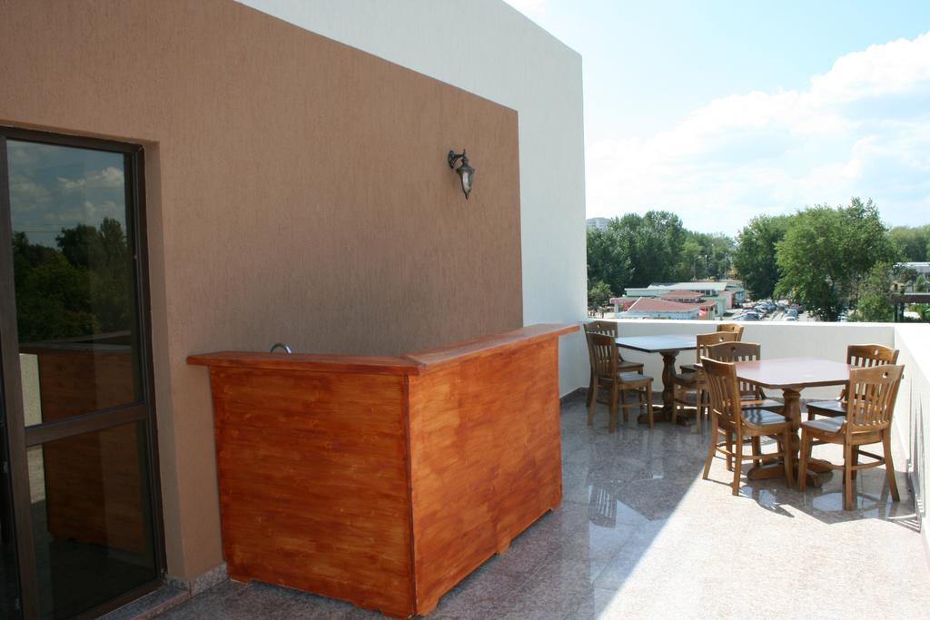 Hotel Mihaela Mamaia Buitenkant foto